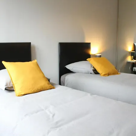 Central A : 2 Ch, Cuisine Equipee, Proche Commerces Et Activites - Fr-1-584-105 Apartment