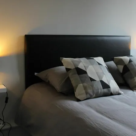 Apartment Central A : 2 Ch, Cuisine Equipee, Proche Commerces Et Activites - Fr-1-584-105 Briey