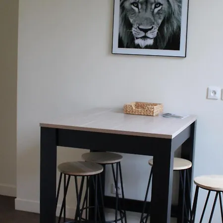 A : 2 Ch, Cuisine Equipee, Proche Commerces Et Activites - Fr-1-584-105 * Briey