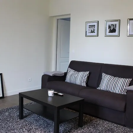 à : 2 Ch, Cuisine équipée, Proche Commerces Et Activités - Fr-1-584-105 Apartamento