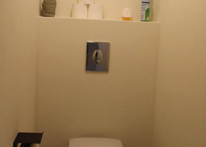 A : 2 Ch, Cuisine Equipee, Proche Commerces Et Activites - Fr-1-584-105 *